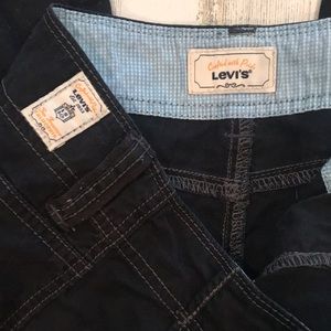 Levi’s cropped cargo pants size 12 black color